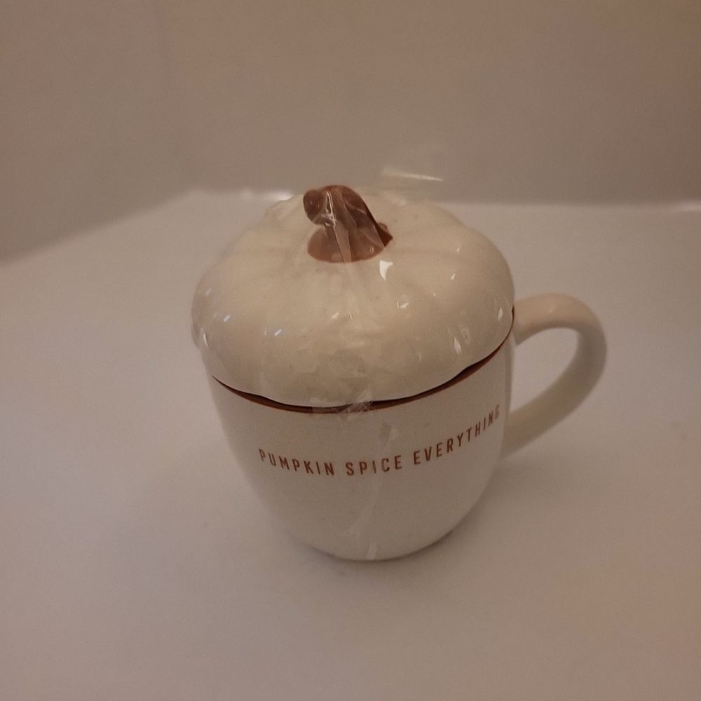 Sheffield Home pumpkin design Cream Cupwith lid ( Pumpkin Spice Everything NWT